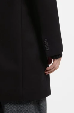 Slim-fit coat with three-button closure