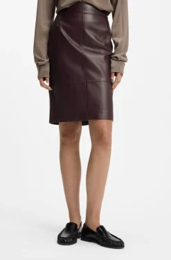 Slim-fit pencil skirt in smooth leather