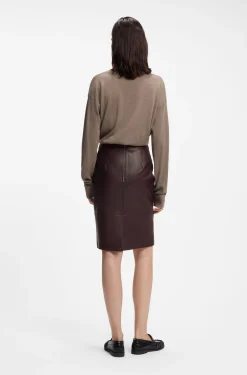 Slim-fit pencil skirt in smooth leather