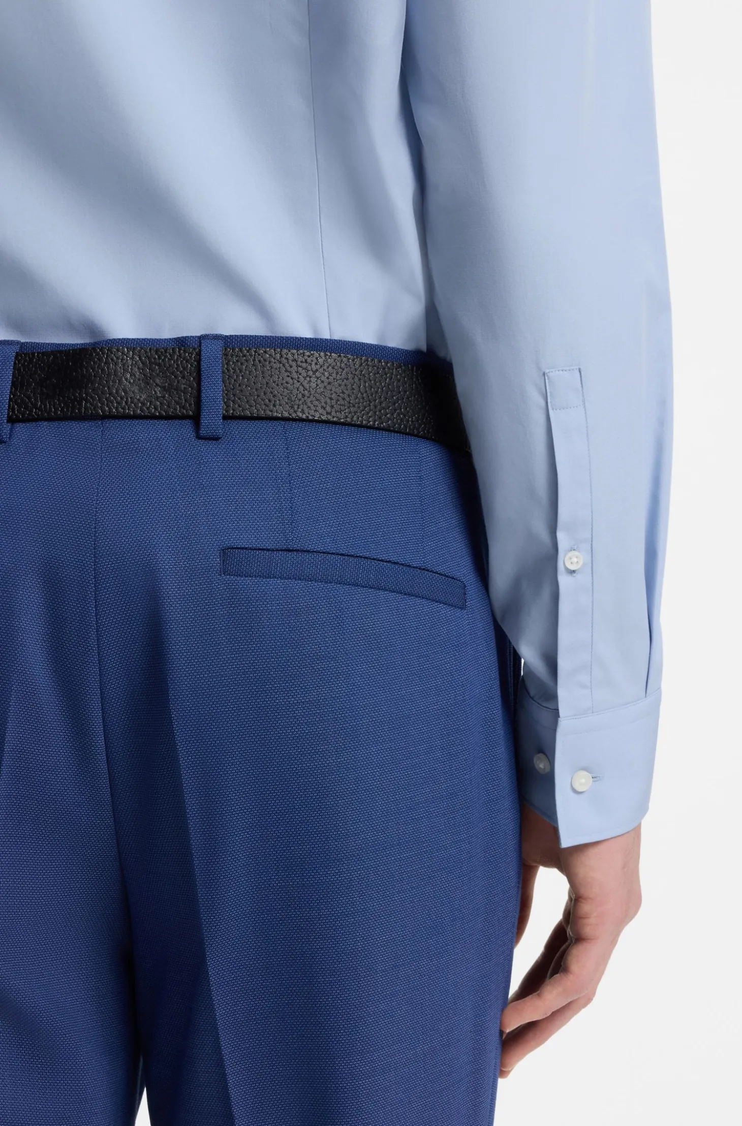 Slim-fit shirt in cotton with spread collar