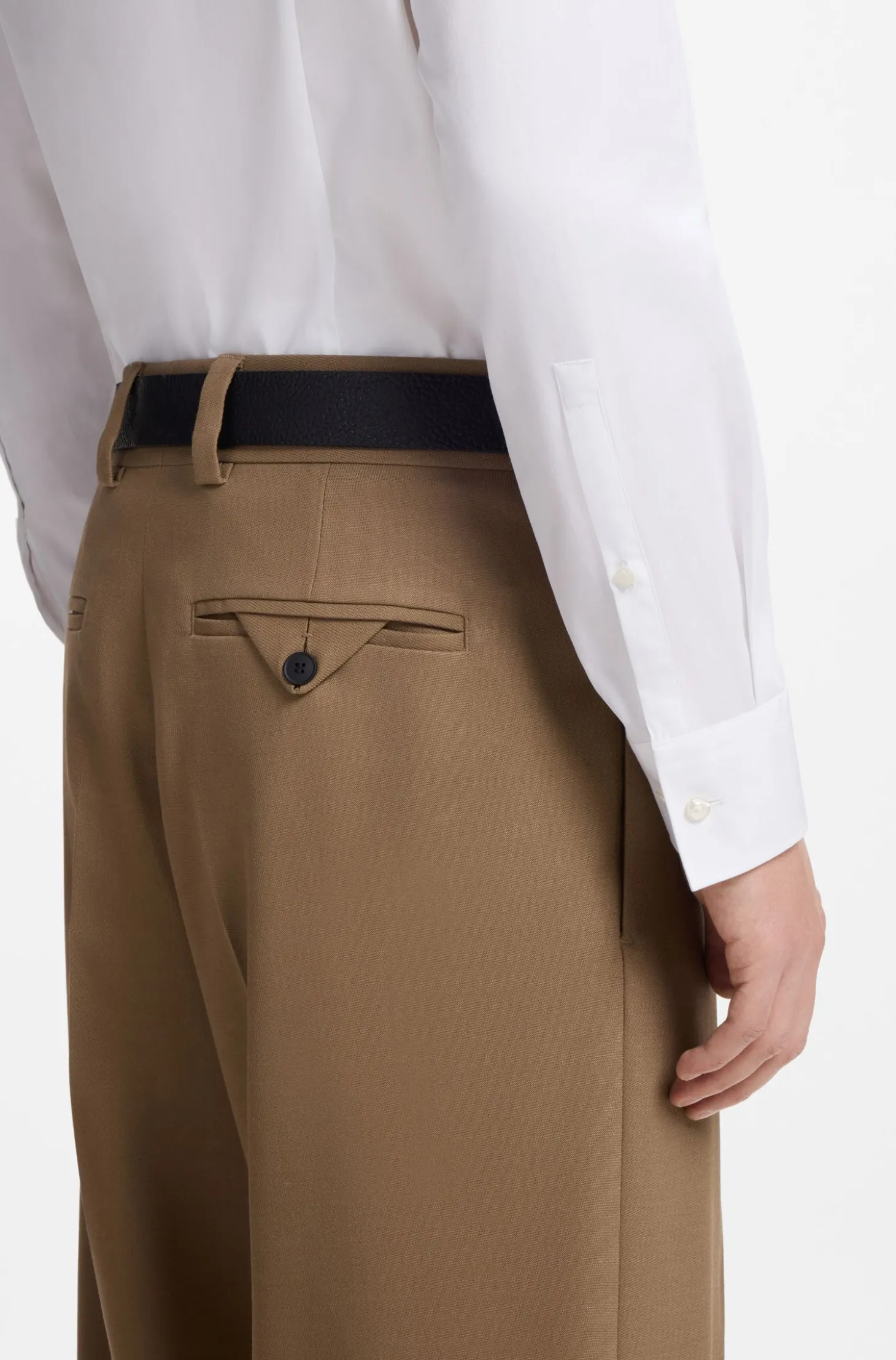 Slim-fit shirt in cotton with spread collar