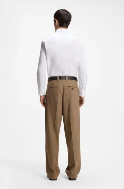 Slim-fit shirt in cotton with spread collar