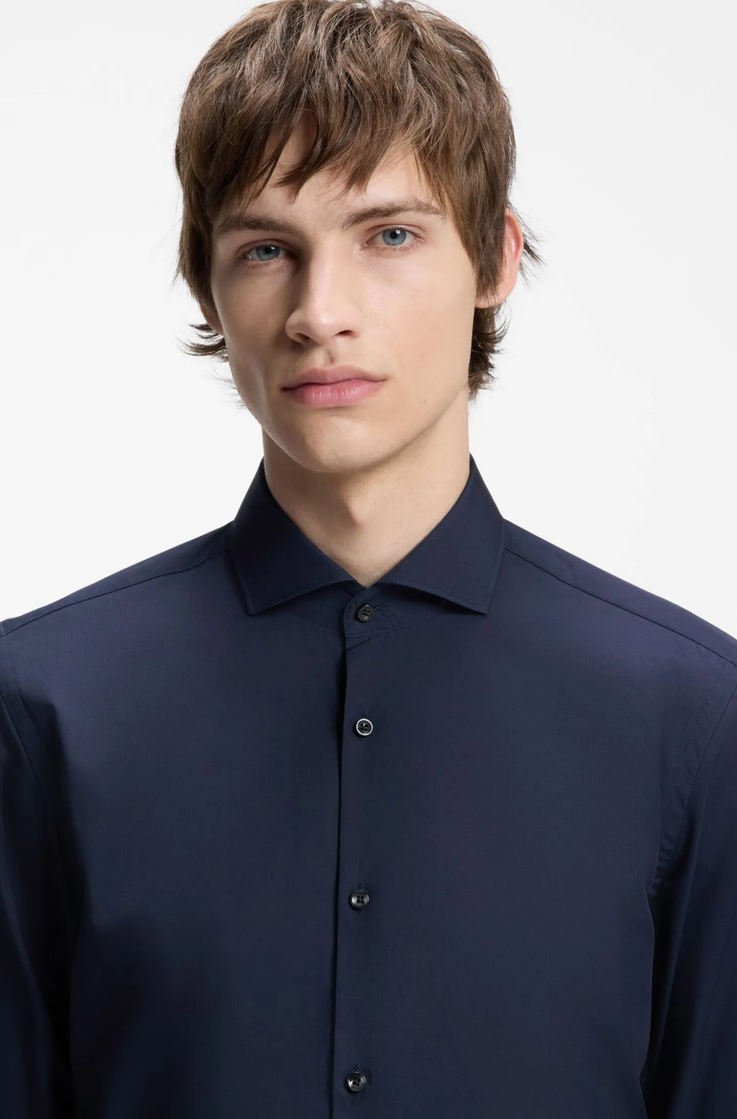 Slim-fit shirt in cotton with spread collar