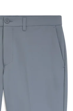 Slim-fit shorts in water-repellent stretch fabric