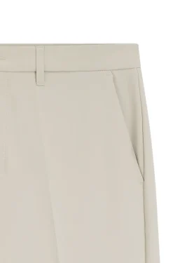 Slim-fit shorts in water-repellent stretch fabric