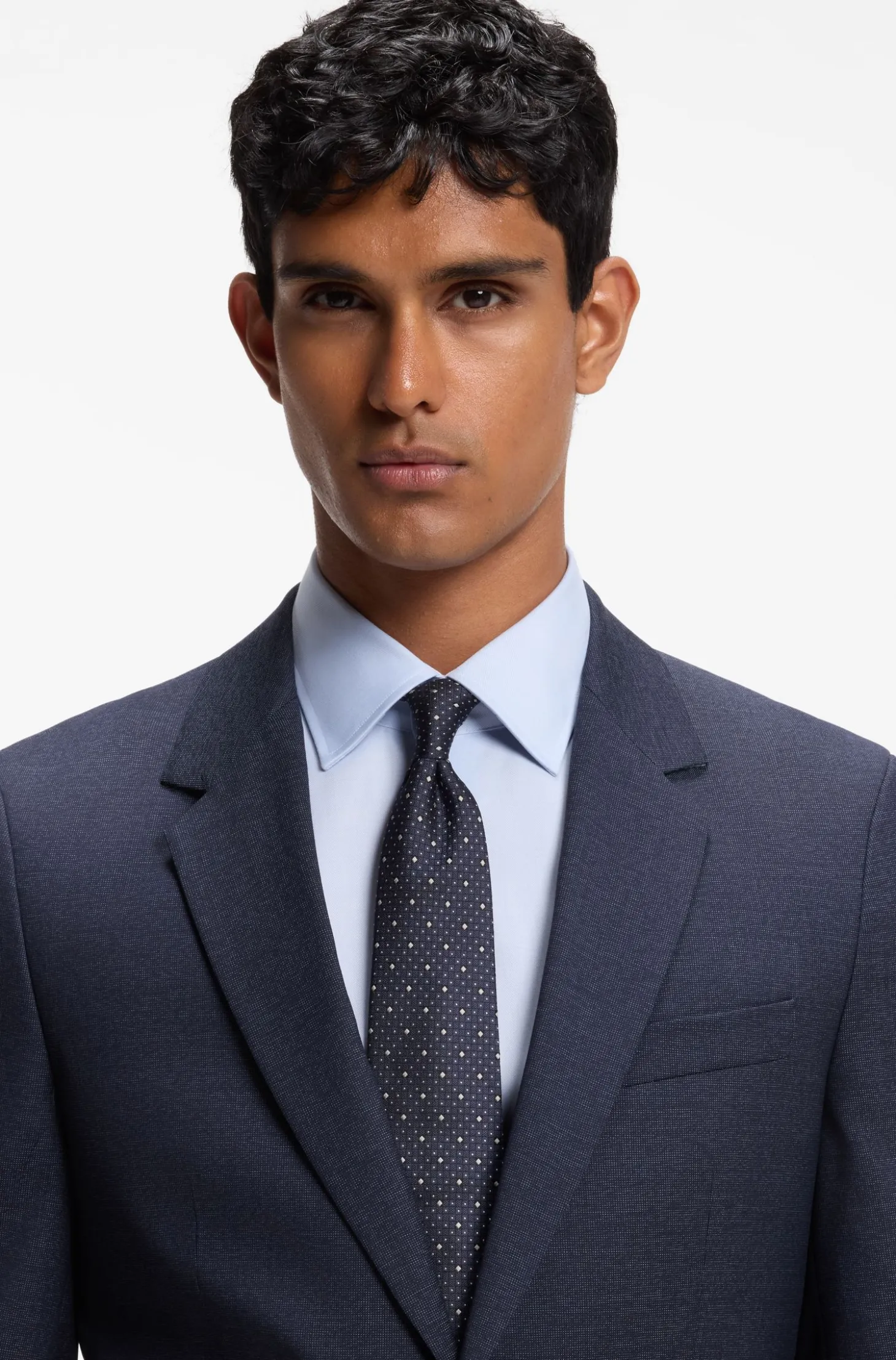Slim-fit suit in micro-patterned virgin wool