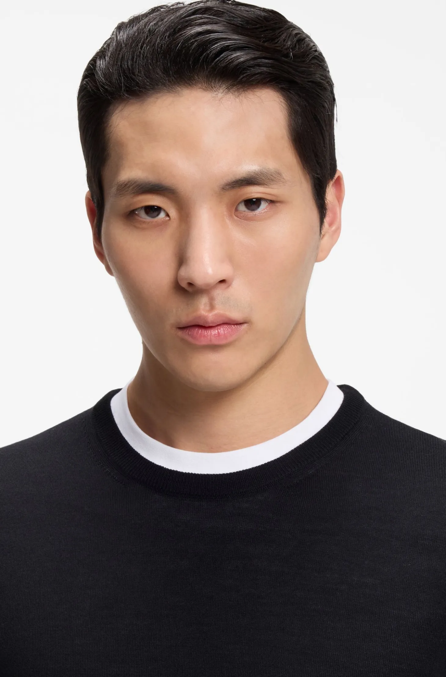 Slim-fit sweater in merino wool