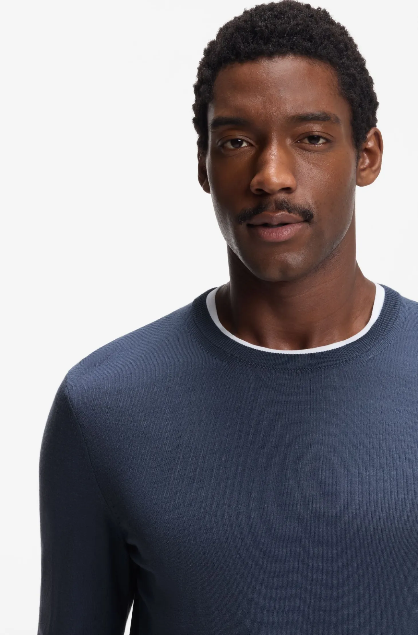 Slim-fit sweater in merino wool