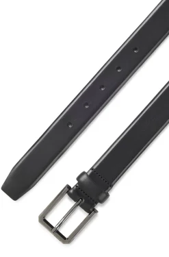 Smooth-leather belt with engraved gunmetal buckle