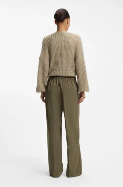 Straight-fit trousers with pleat front
