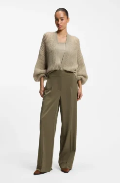 Straight-fit trousers with pleat front