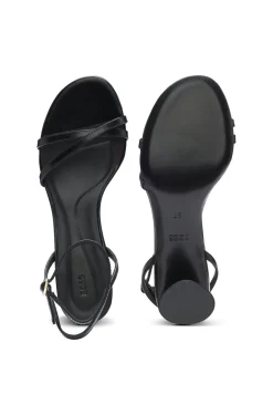 Strappy sandals in leather with block heel