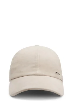 Suede cap with logo rivet