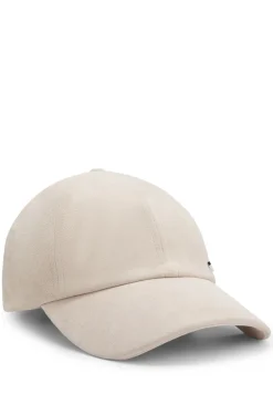Suede cap with logo rivet