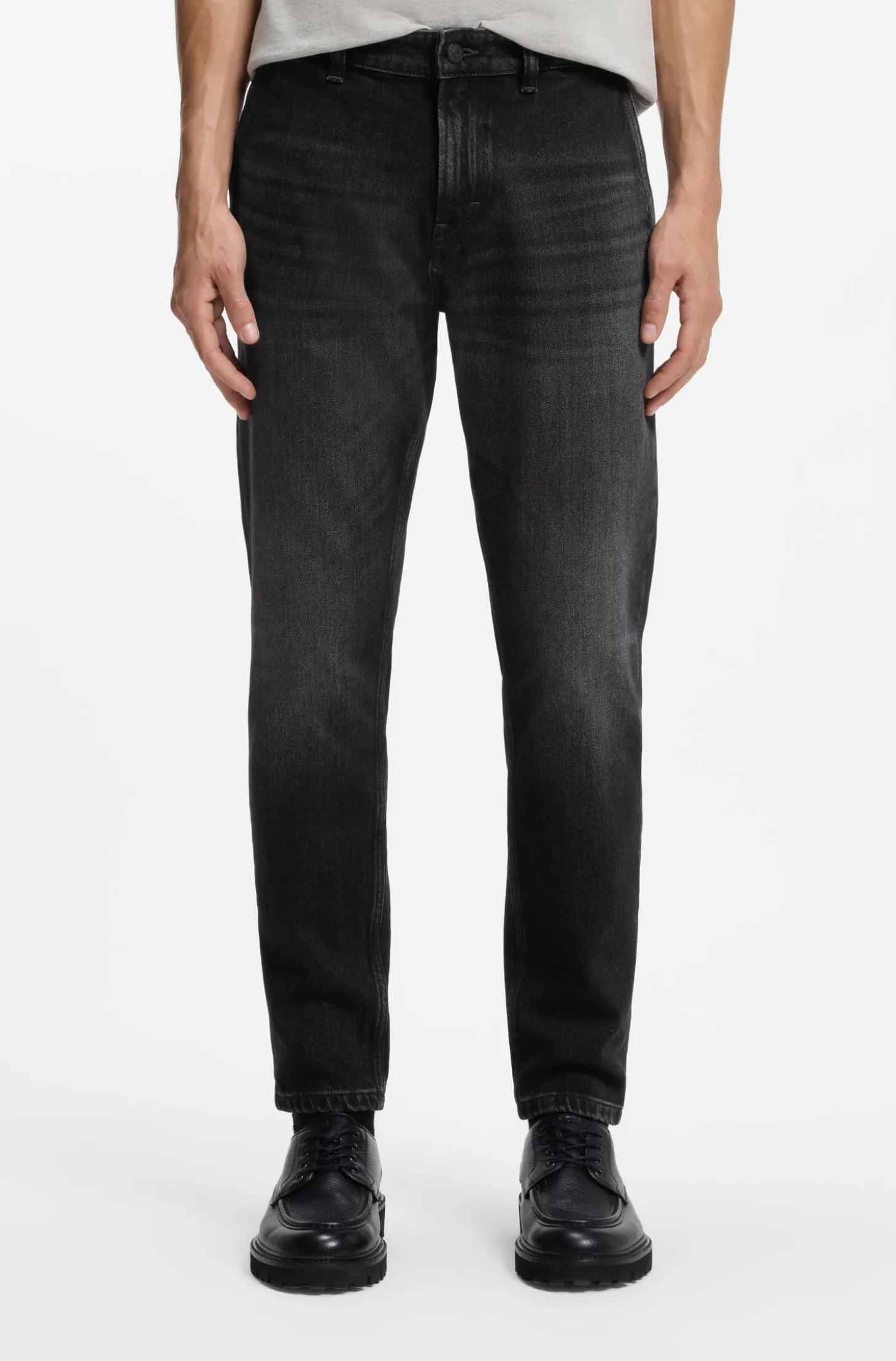 Tapered-fit jeans in black comfort-stretch denim