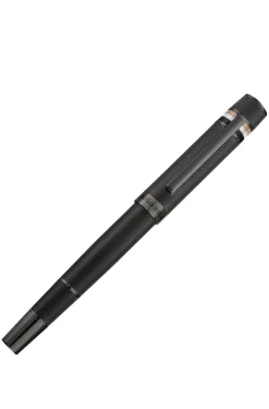 Textured-barrel fountain pen with signature-stripe ring