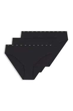 Three-pack of low-rise briefs with clean finishes