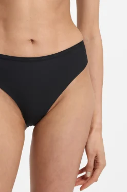 Three-pack of low-rise briefs with clean finishes