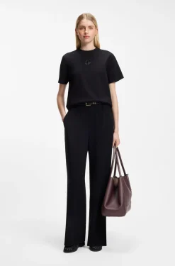 Tote bag in grained leather with detachable pouch