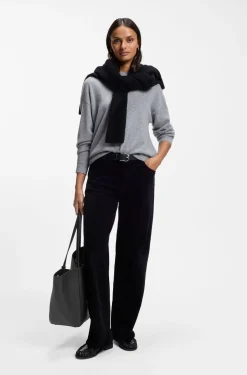 Tote bag in grained leather with detachable pouch