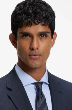 Two-piece suit in crease-resistant micro-pattern fabric