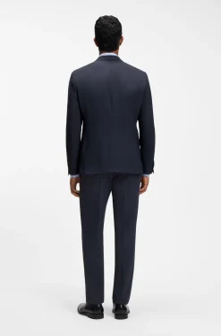 Two-piece suit in crease-resistant micro-pattern fabric
