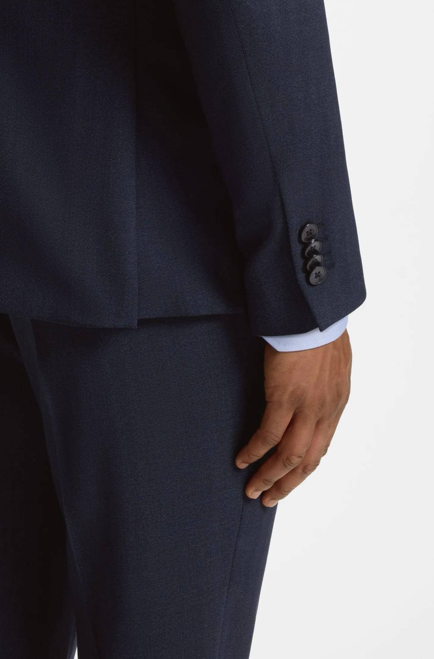 Two-piece suit in crease-resistant micro-pattern fabric