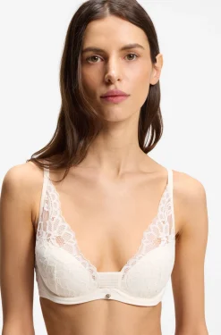 Underwire bra with lace trims