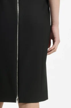 V-neck dress in stretch fabric