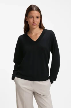 V-neck sweater in a wool blend with cashmere