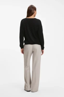 V-neck sweater in a wool blend with cashmere