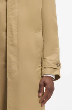 Water-repellent coat with concealed closure