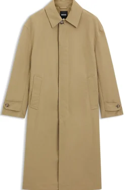 Water-repellent coat with concealed closure