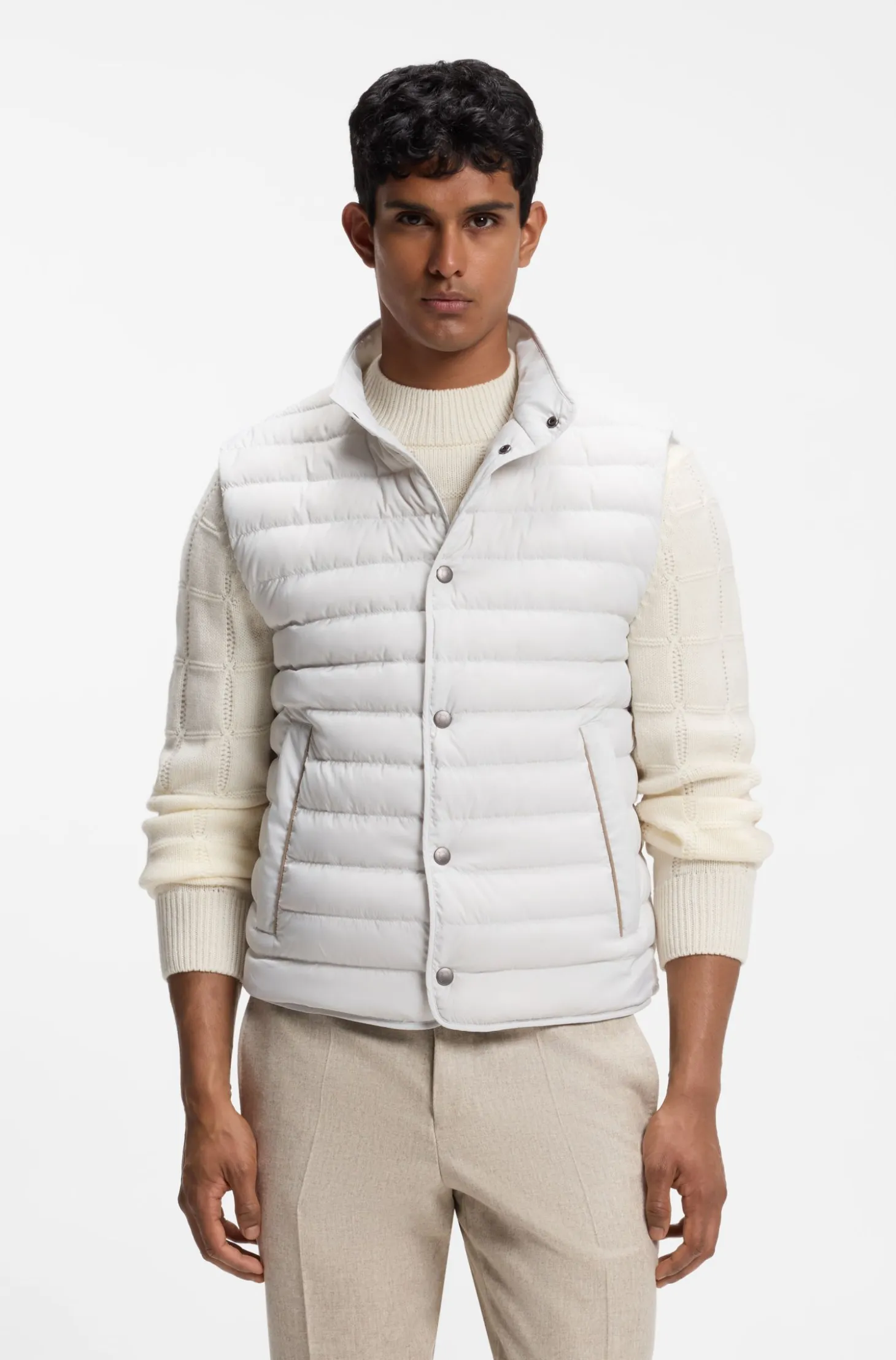 Water-repellent gilet with certified down filling