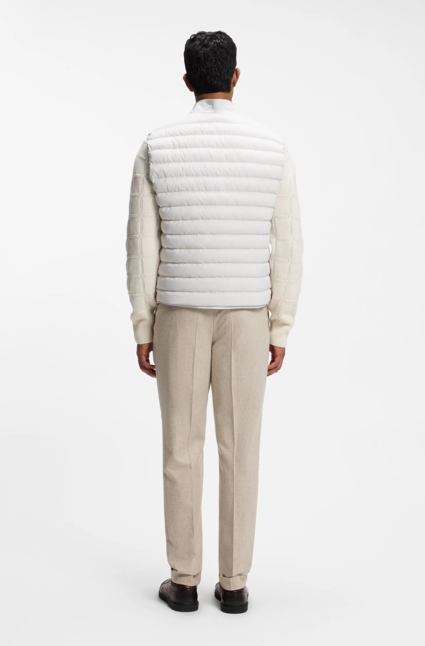 Water-repellent gilet with certified down filling