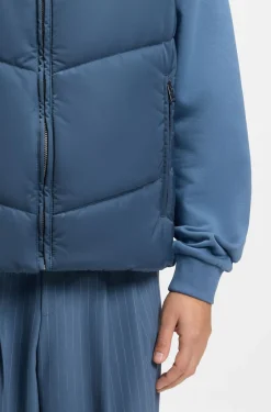 Water-repellent gilet with tonal logo