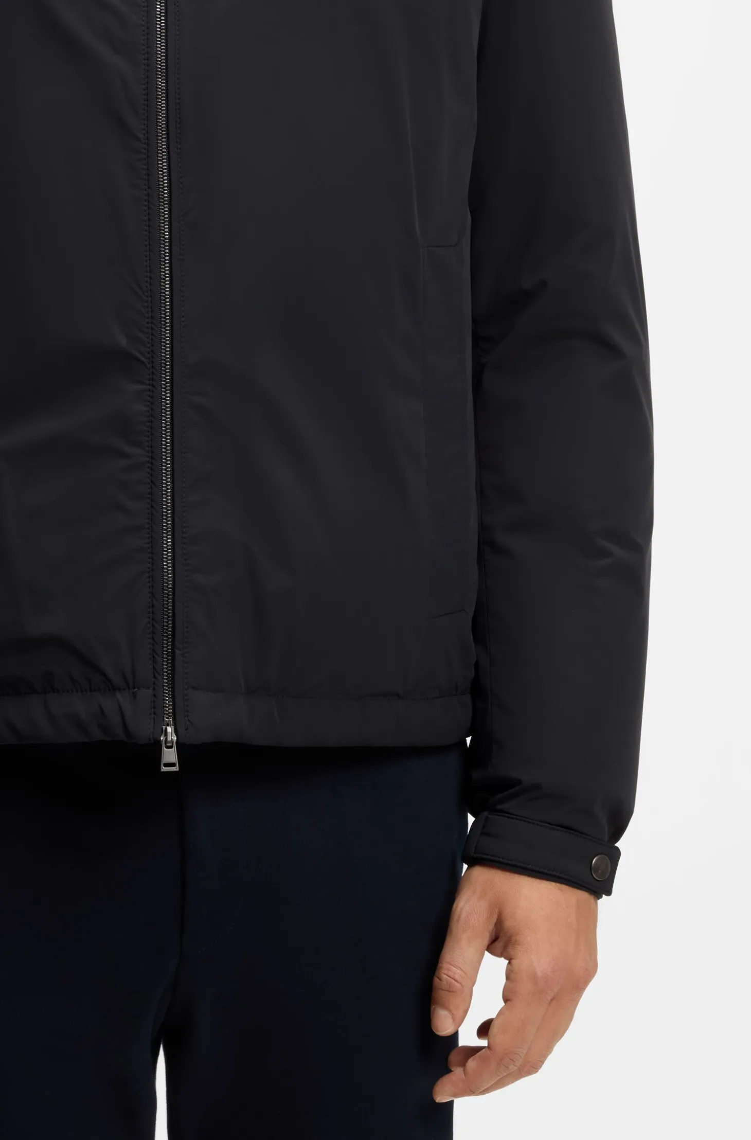 Water-repellent hooded short jacket with down filling
