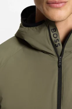 Water-repellent jacket with adjustable hem