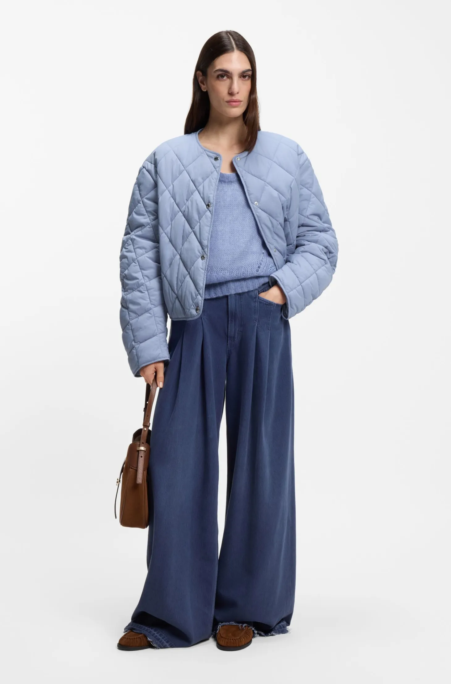 Water-repellent jacket with diamond quilting
