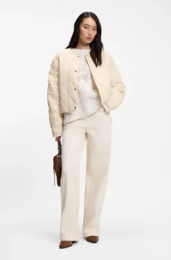 Water-repellent jacket with diamond quilting
