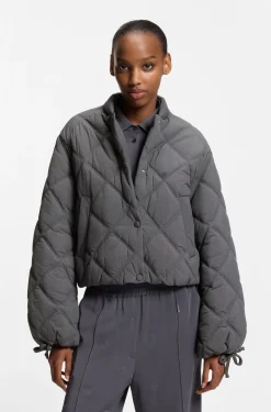 Water-repellent jacket with diamond quilting