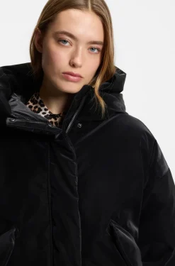 Water-repellent jacket with elasticated logo cuffs