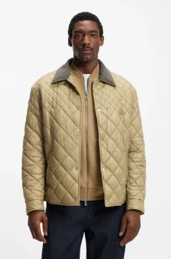 Water-repellent jacket with mixed quilting