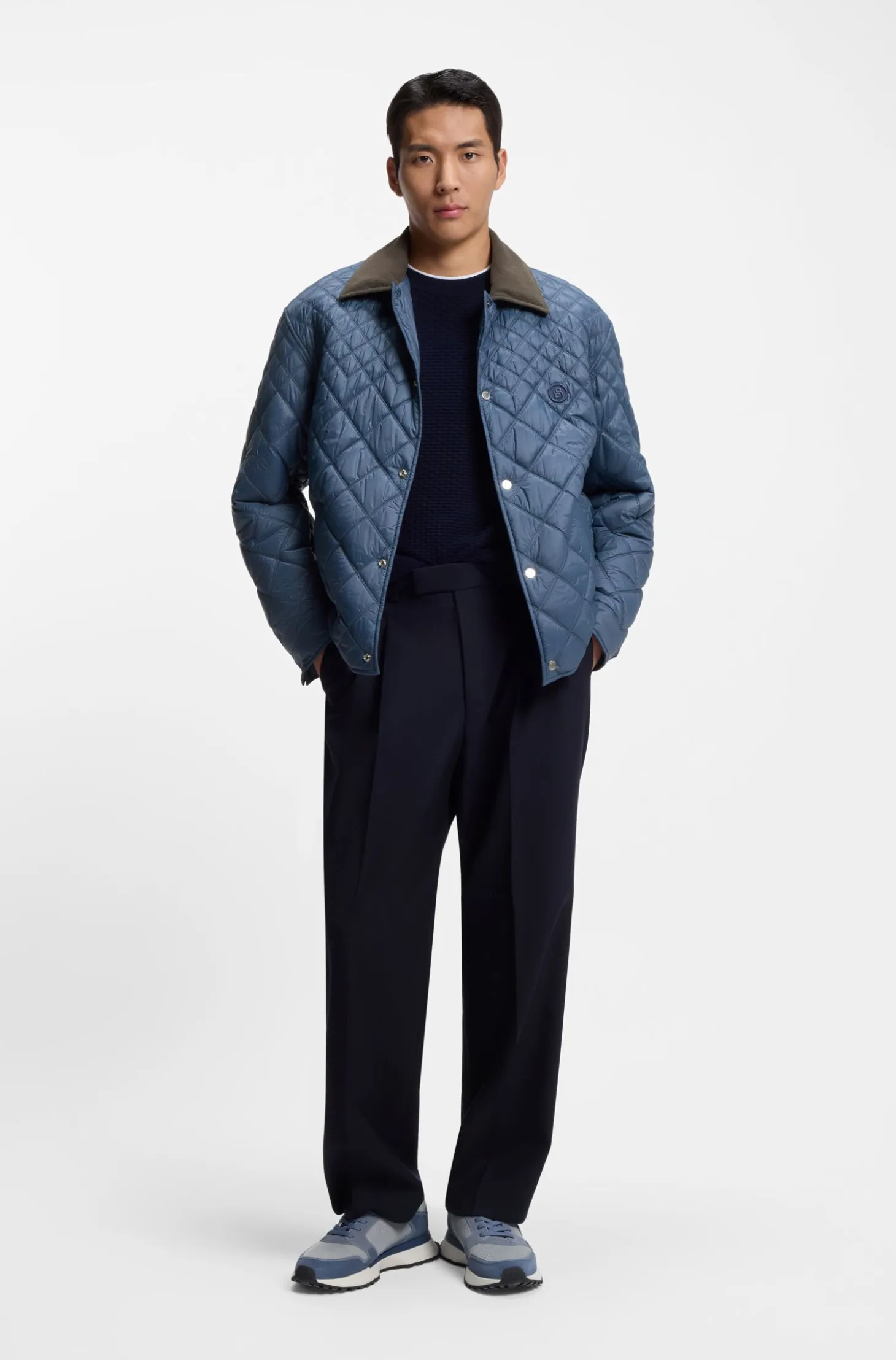 Water-repellent jacket with mixed quilting