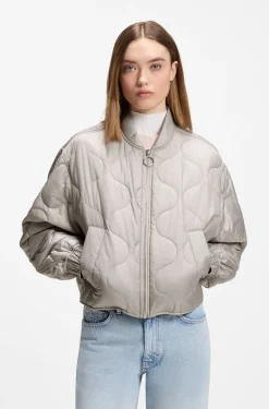 Water-repellent jacket with onion quilting