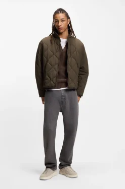Water-repellent jacket with onion quilting