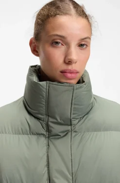 Water-repellent puffer jacket with stand collar
