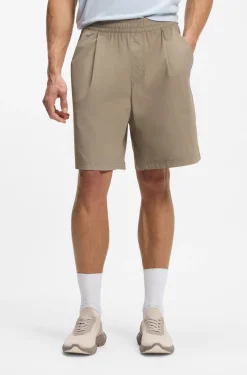 Water-repellent shorts in micro-waffle fabric
