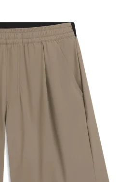 Water-repellent shorts in micro-waffle fabric