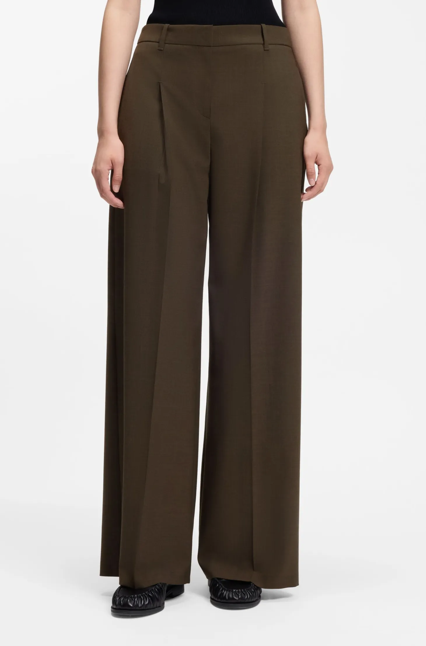Wide-leg trousers in stretch fabric with front pleats